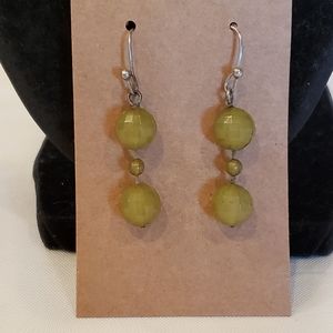 💐6/25 dangle earrings green ball sliver toned